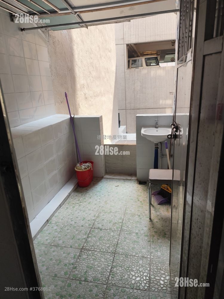 唐楼 租盘 2 房 , 1 浴室 320 平方尺