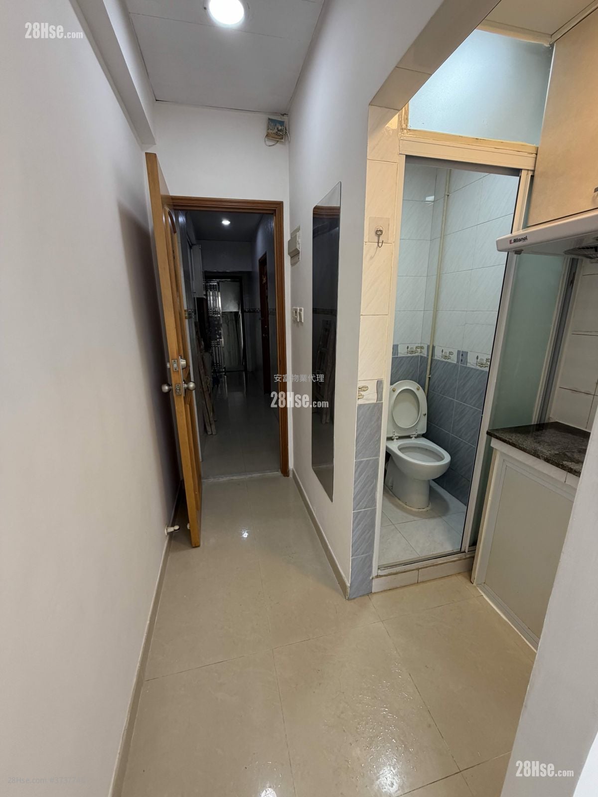 唐樓 租盤 100 平方呎