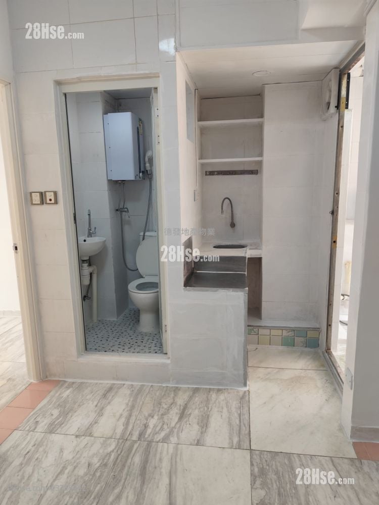 唐楼 租盘 2 房 , 1 浴室 320 平方尺