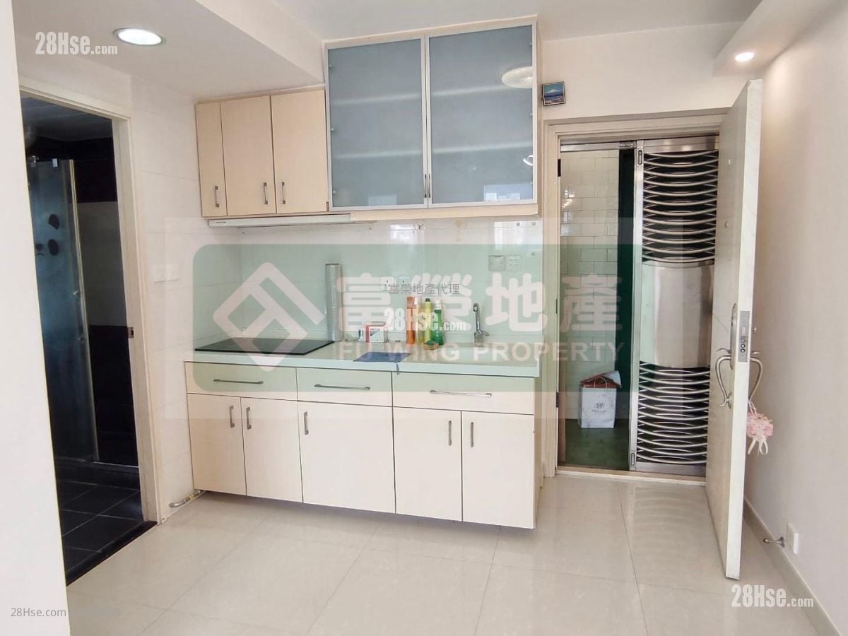 Kings Court Rental 1 Bedroom , 1 Bathroom 268 ft²