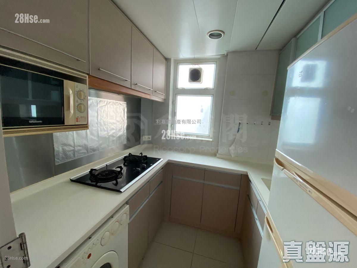 Central Park Towers Sell 2 Bedrooms , 1 Bathroom 498 ft²