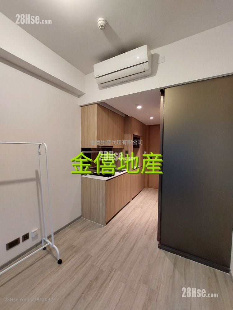 Seven Victory Avenue Rental Studio , 1 Bathroom 180 ft²