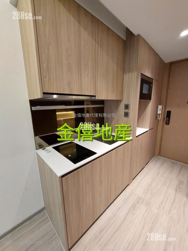 Seven Victory Avenue Rental Studio , 1 Bathroom 180 ft²