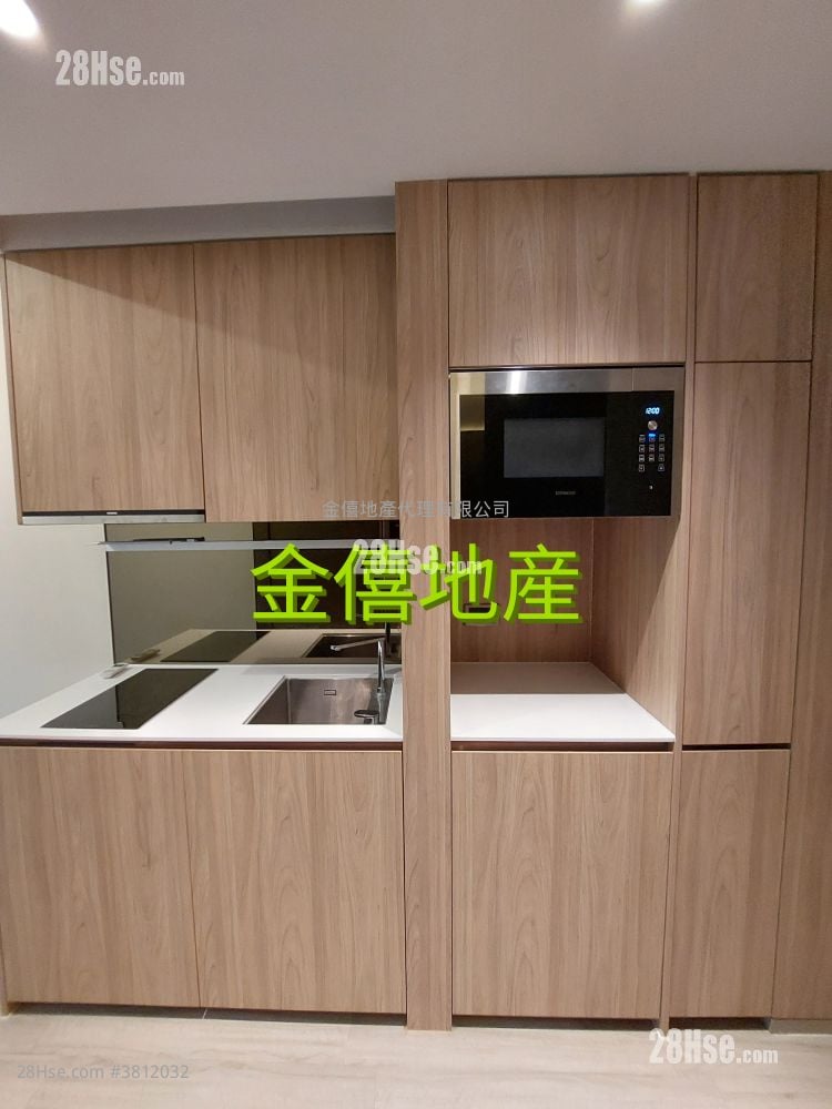 Seven Victory Avenue Rental Studio , 1 Bathroom 180 ft²