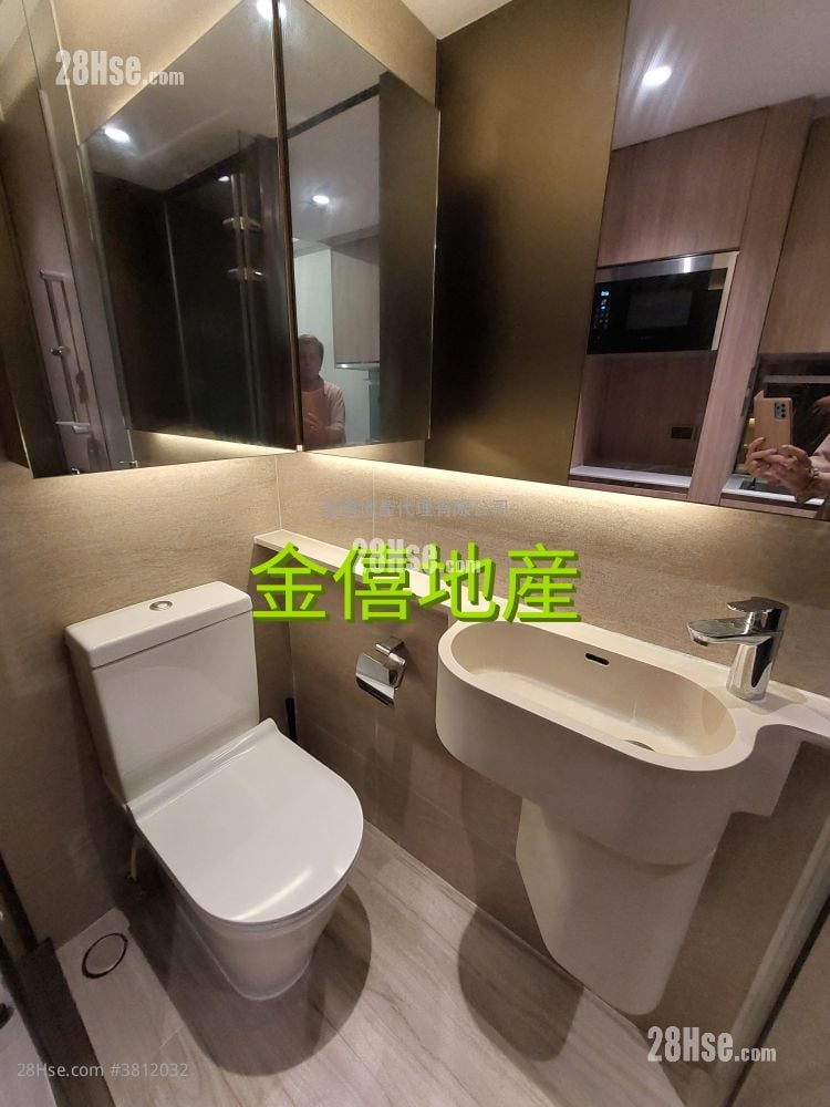 Seven Victory Avenue Rental Studio , 1 Bathroom 180 ft²