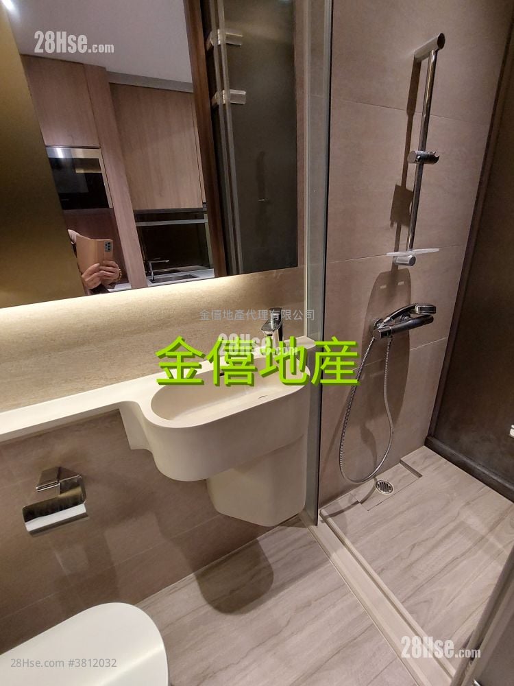 Seven Victory Avenue Rental Studio , 1 Bathroom 180 ft²