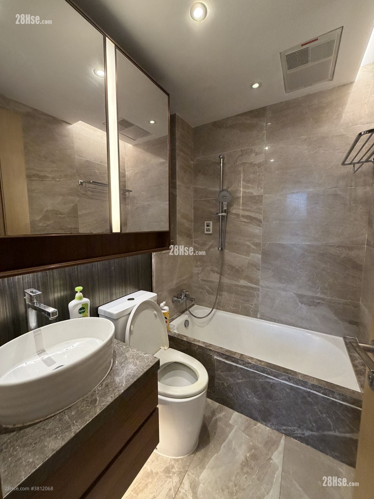 龍譽 租盤 2 房 , 1 浴室 499 平方呎