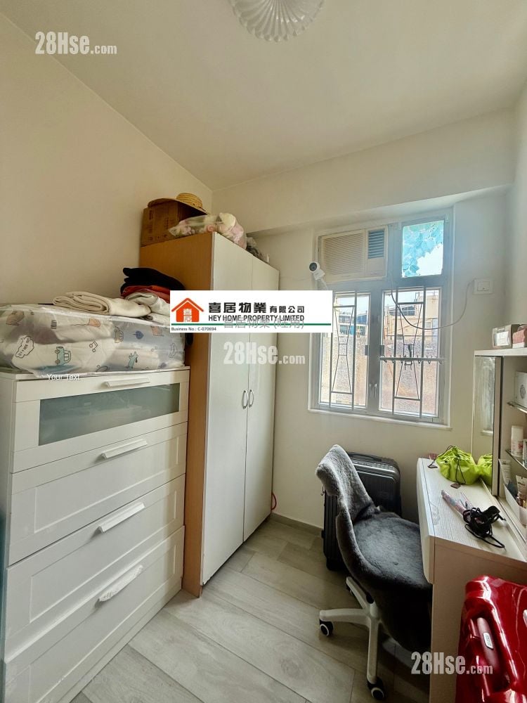 Hung Kwong Building Sell 2 Bedrooms , 1 Bathroom 412 ft²