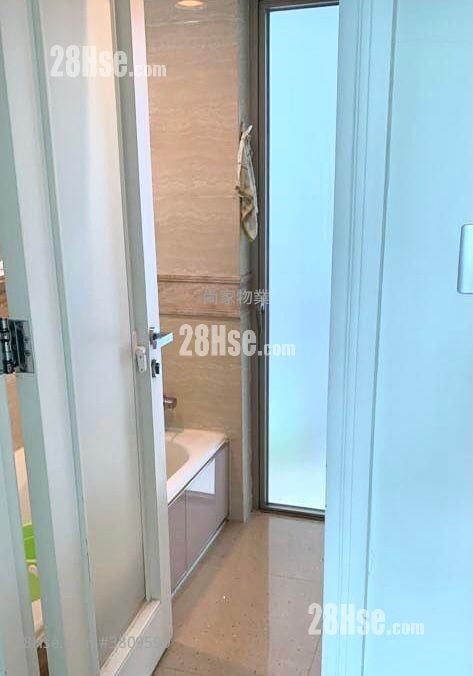 Uptown Sell 3 Bedrooms , 2 Bathrooms 759 ft²