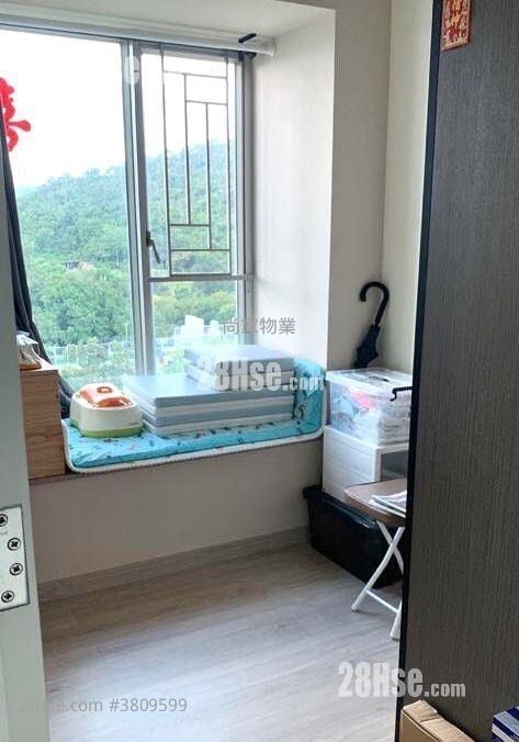 Uptown Sell 3 Bedrooms , 2 Bathrooms 759 ft²