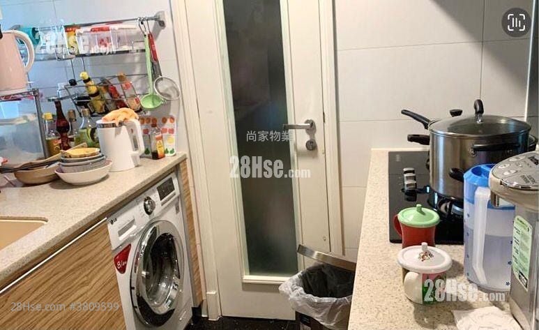 Uptown Sell 3 Bedrooms , 2 Bathrooms 759 ft²