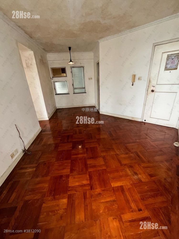 Kingswood Villas Sell 2 Bedrooms 448 ft²