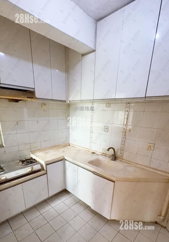 Kingswood Villas Sell 2 Bedrooms 448 ft²