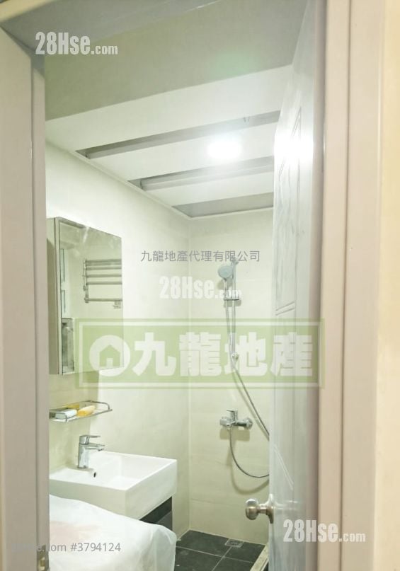 Golden Building Sell 2 Bedrooms , 1 Bathroom 347 ft²