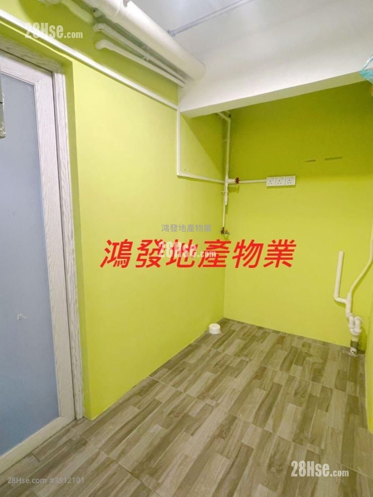 Caldecott Hill Sell 3 Bedrooms , 2 Bathrooms 955 ft²