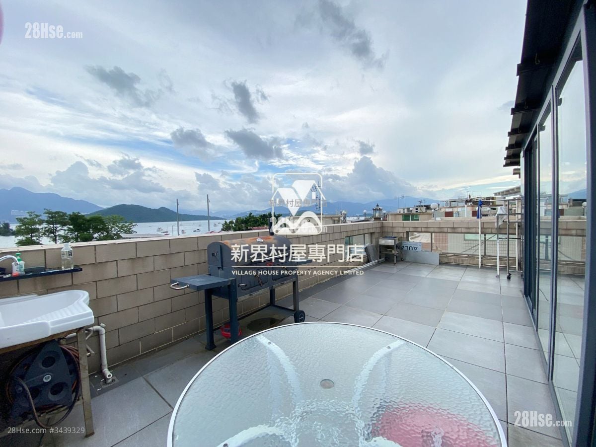 Village Sell 3 Bedrooms 1,400 ft²