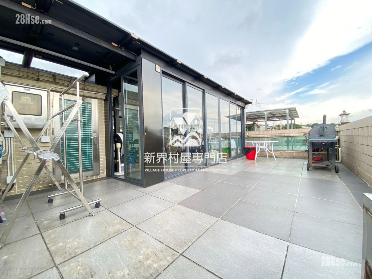 Village Sell 3 Bedrooms 1,400 ft²