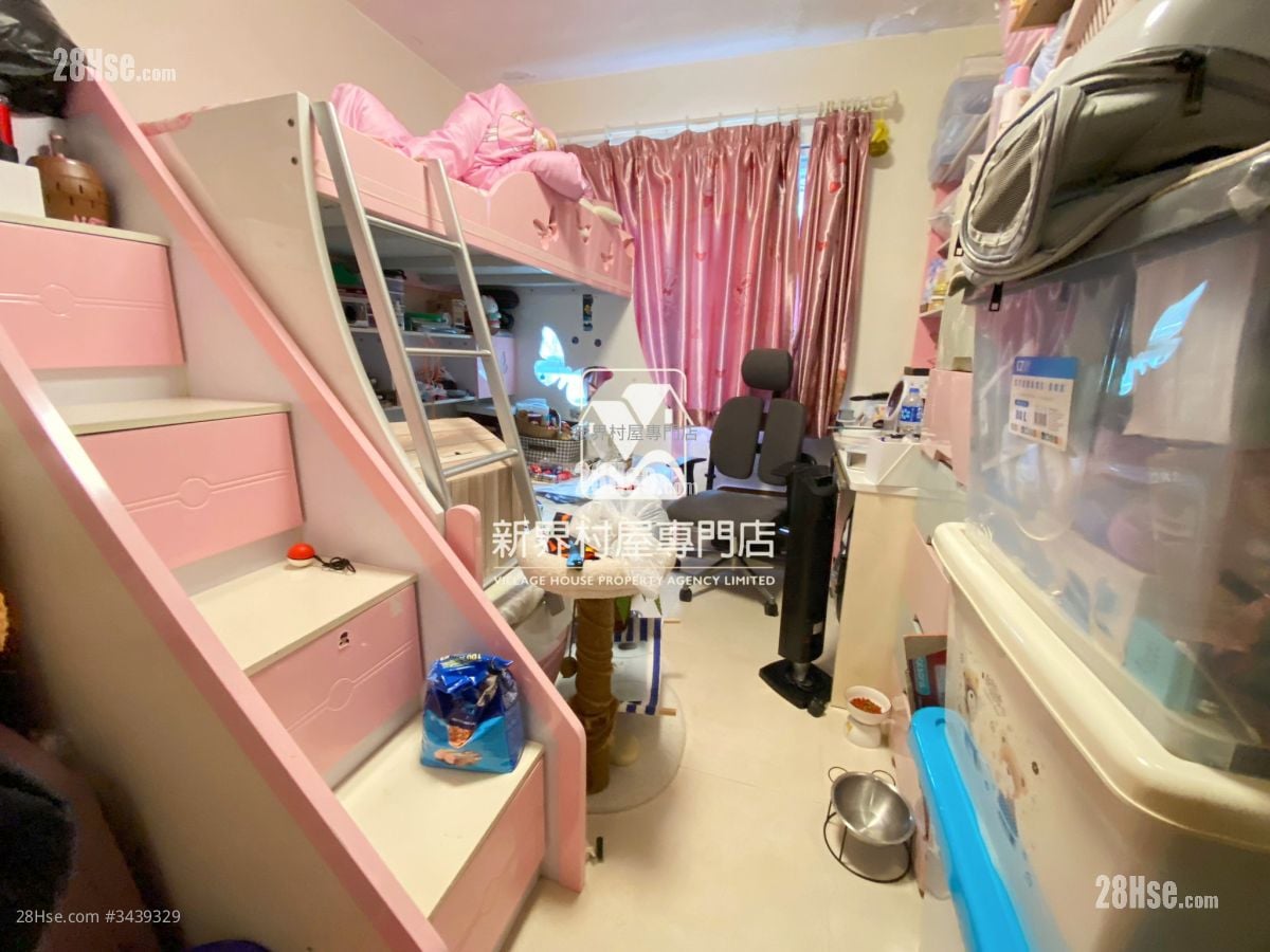 Village Sell 3 Bedrooms 1,400 ft²