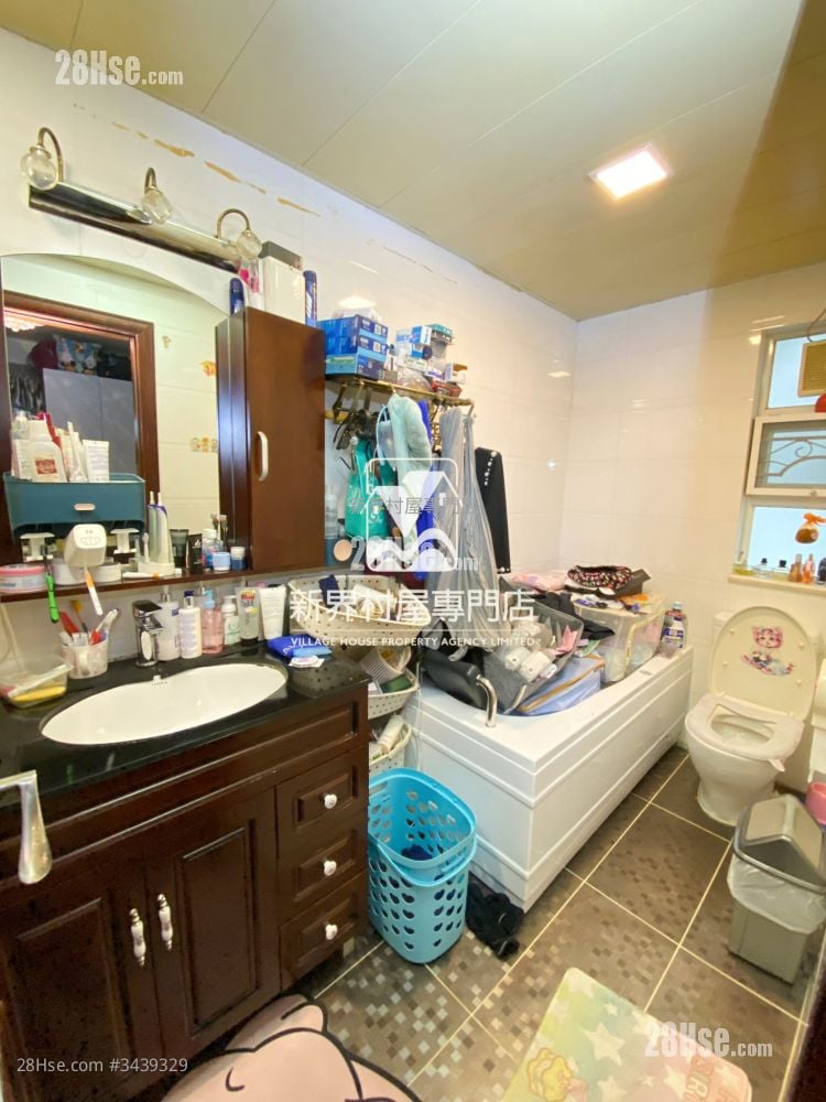 Village Sell 3 Bedrooms 1,400 ft²