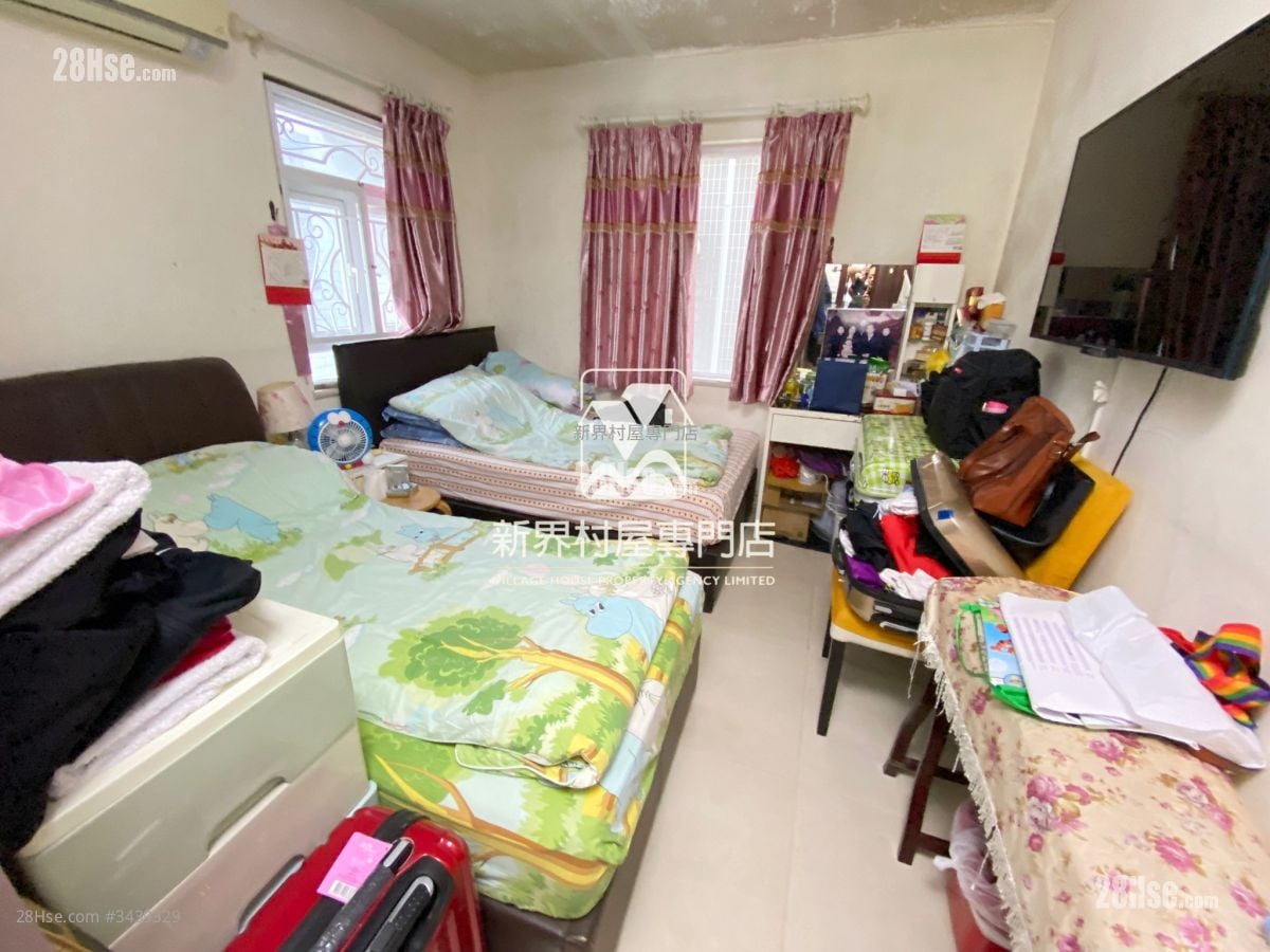 Village Sell 3 Bedrooms 1,400 ft²