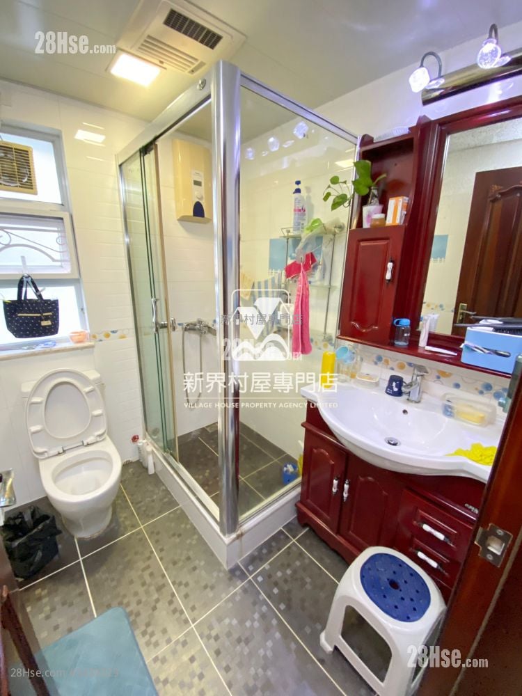 Village Sell 3 Bedrooms 1,400 ft²