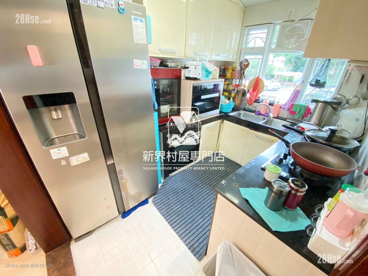 Village Sell 3 Bedrooms 1,400 ft²