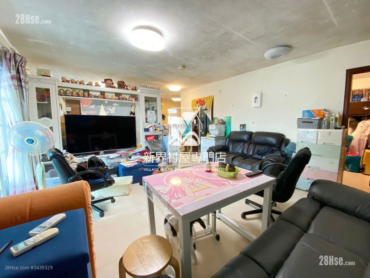 Village Sell 3 Bedrooms 1,400 ft²