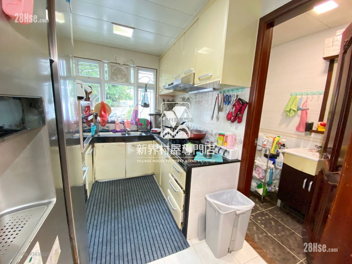 Village Sell 3 Bedrooms 1,400 ft²