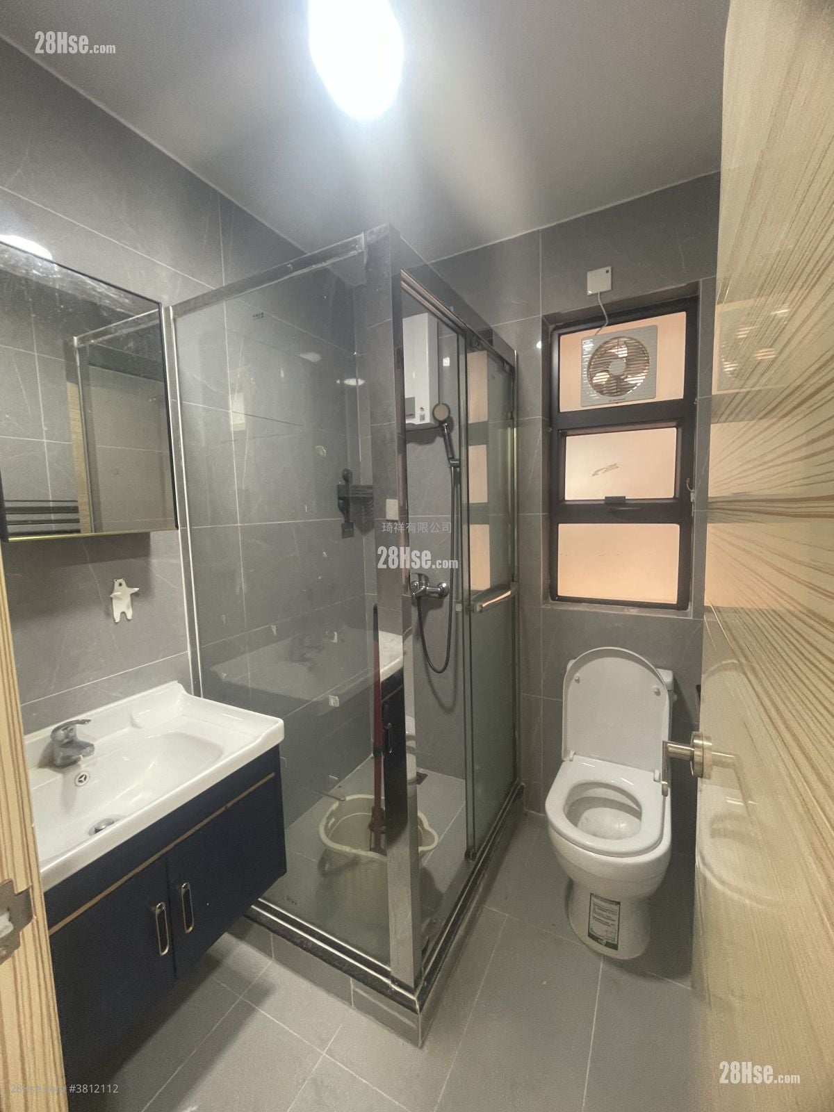 村屋 租盘 3 房 , 2 浴室 700 平方尺