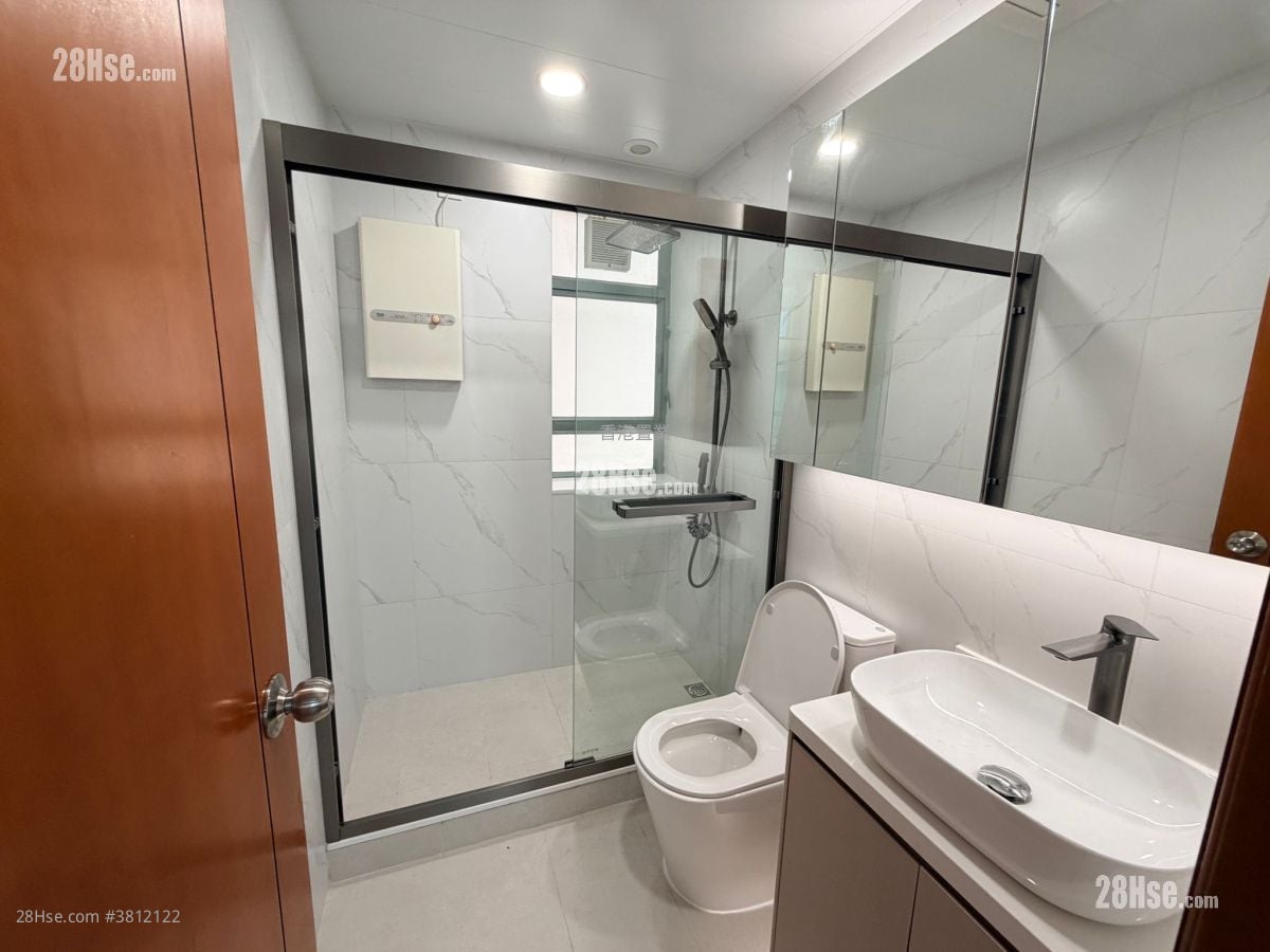 Tung Chung Crescent Sell 2 Bedrooms , 1 Bathroom 592 ft²