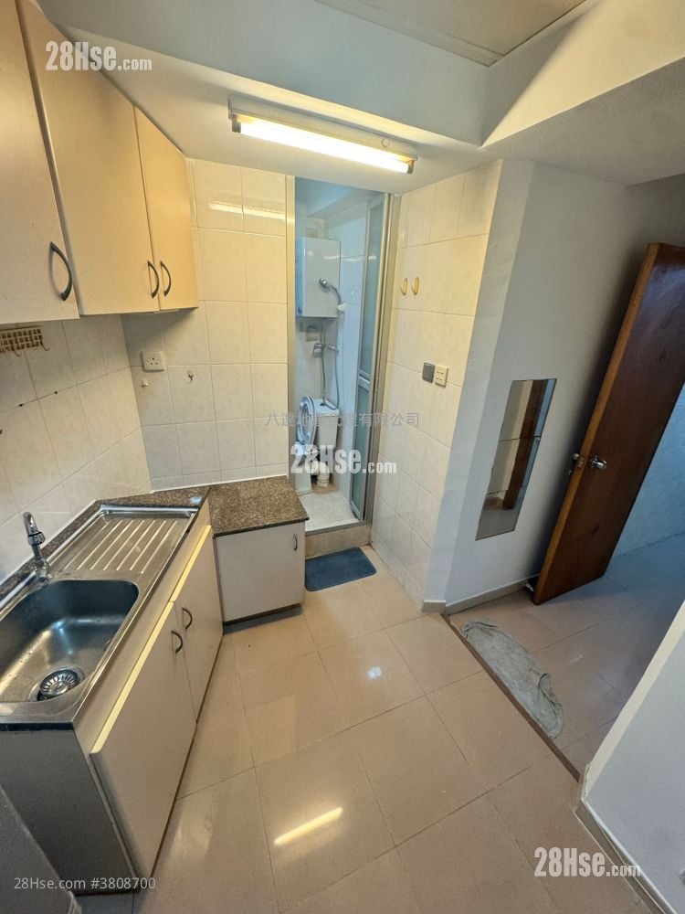 Imperial Court Rental Studio , 1 Bathroom 130 ft²