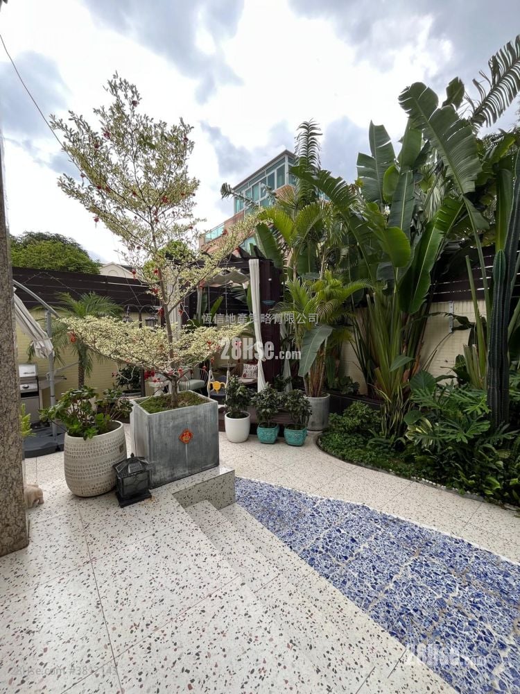 Royal Camellia Sell 1,343 ft²