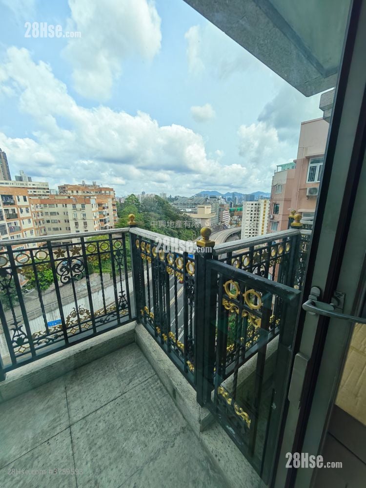 Le Chateau Rental 4 Bedrooms , 2 Bathrooms 1,490 ft²