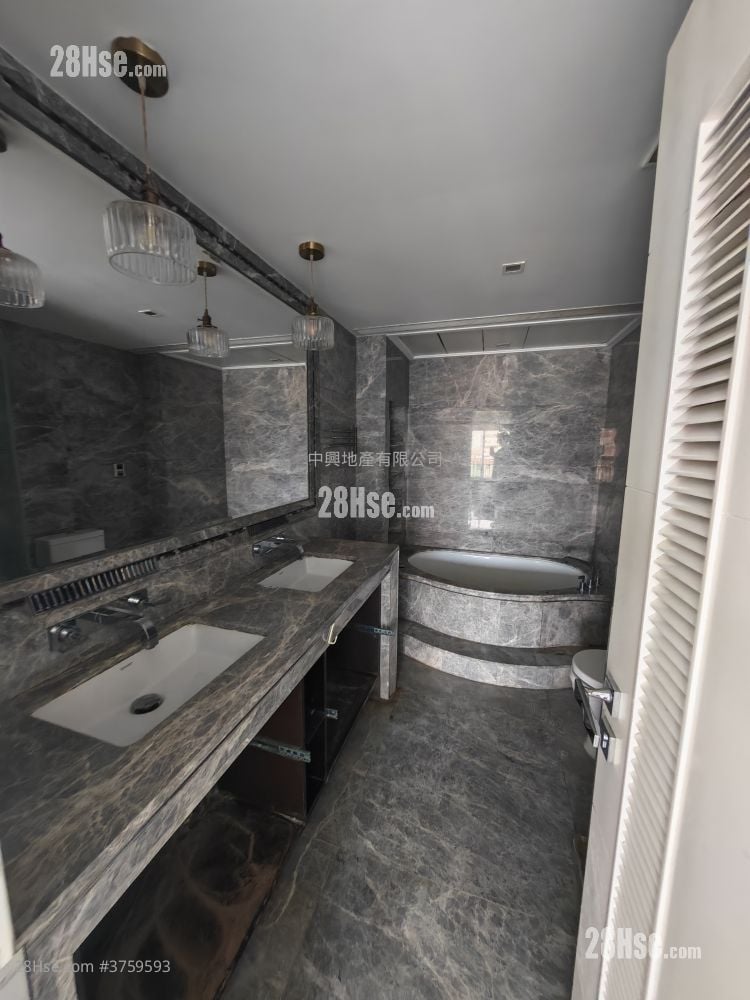 Le Chateau Rental 4 Bedrooms , 2 Bathrooms 1,490 ft²