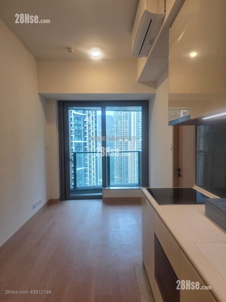 Seasons Place 售盘 1 房 , 1 浴室 323 平方尺