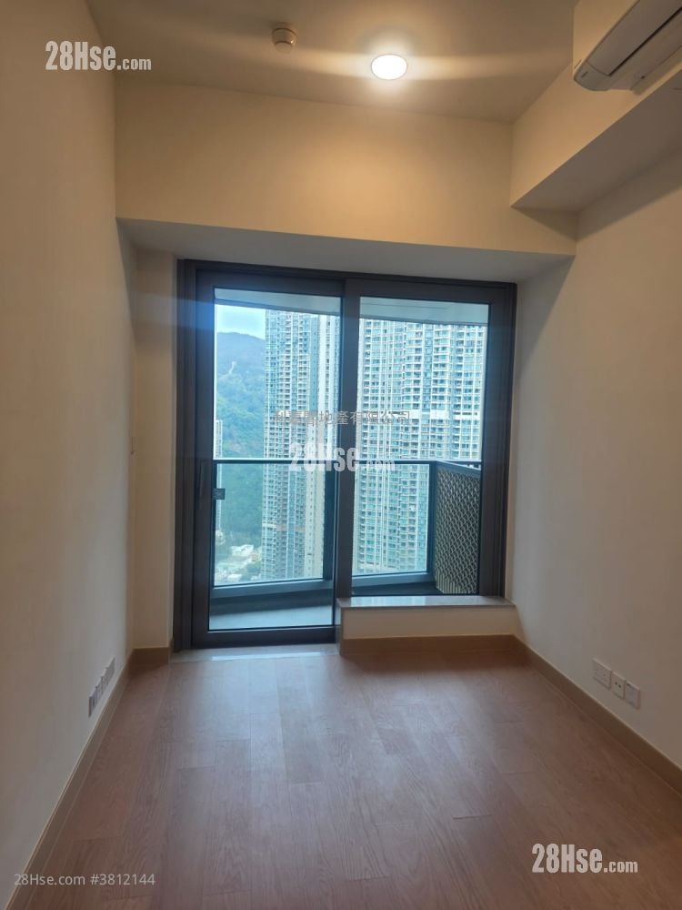 Seasons Place 售盘 1 房 , 1 浴室 323 平方尺