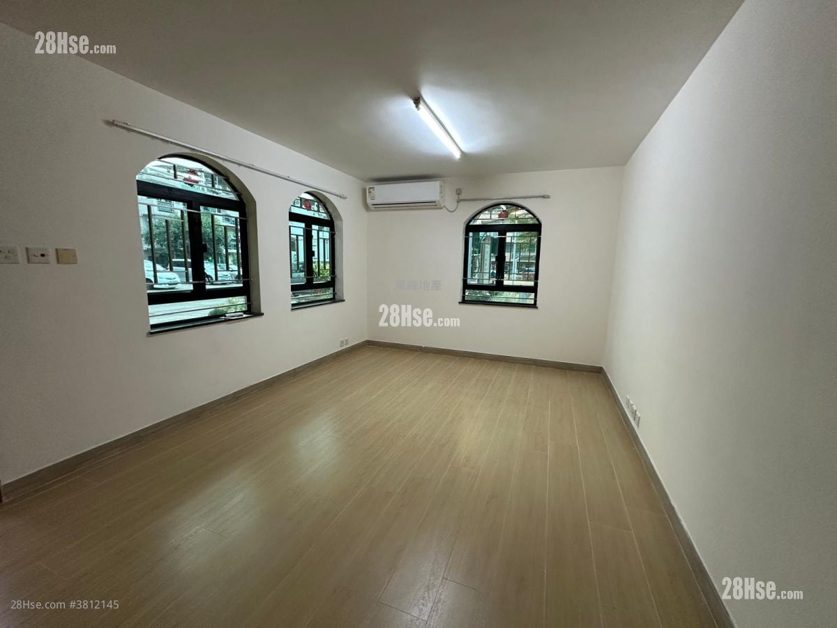 Village Rental 3 Bedrooms , 1 Bathroom 700 ft²