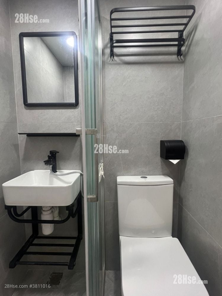 新兴大厦 租盘 开放式间隔 , 1 浴室 140 平方尺