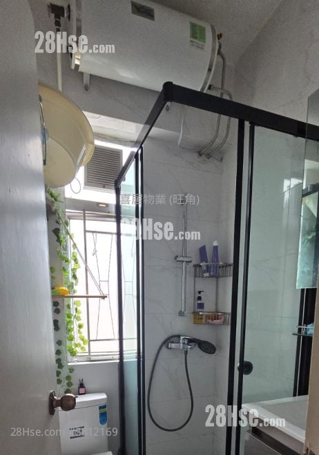 Hung Kwong Building Sell 2 Bedrooms , 1 Bathroom 412 ft²