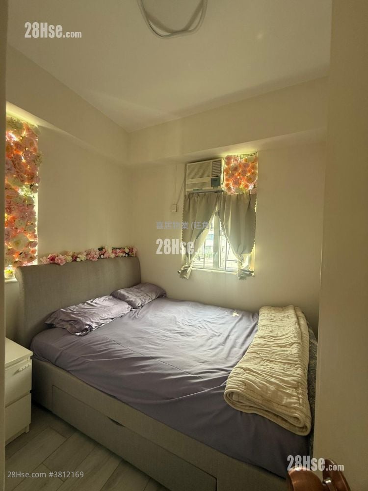 Hung Kwong Building Sell 2 Bedrooms , 1 Bathroom 412 ft²