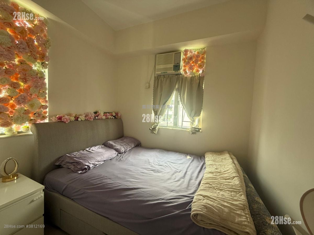 Hung Kwong Building Sell 2 Bedrooms , 1 Bathroom 412 ft²