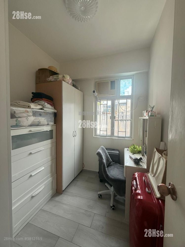 Hung Kwong Building Sell 2 Bedrooms , 1 Bathroom 412 ft²