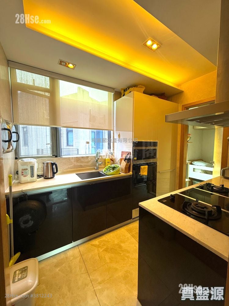 廚房: 天賦海灣 售盤 3 房 , 2 浴室 1,045 平方呎