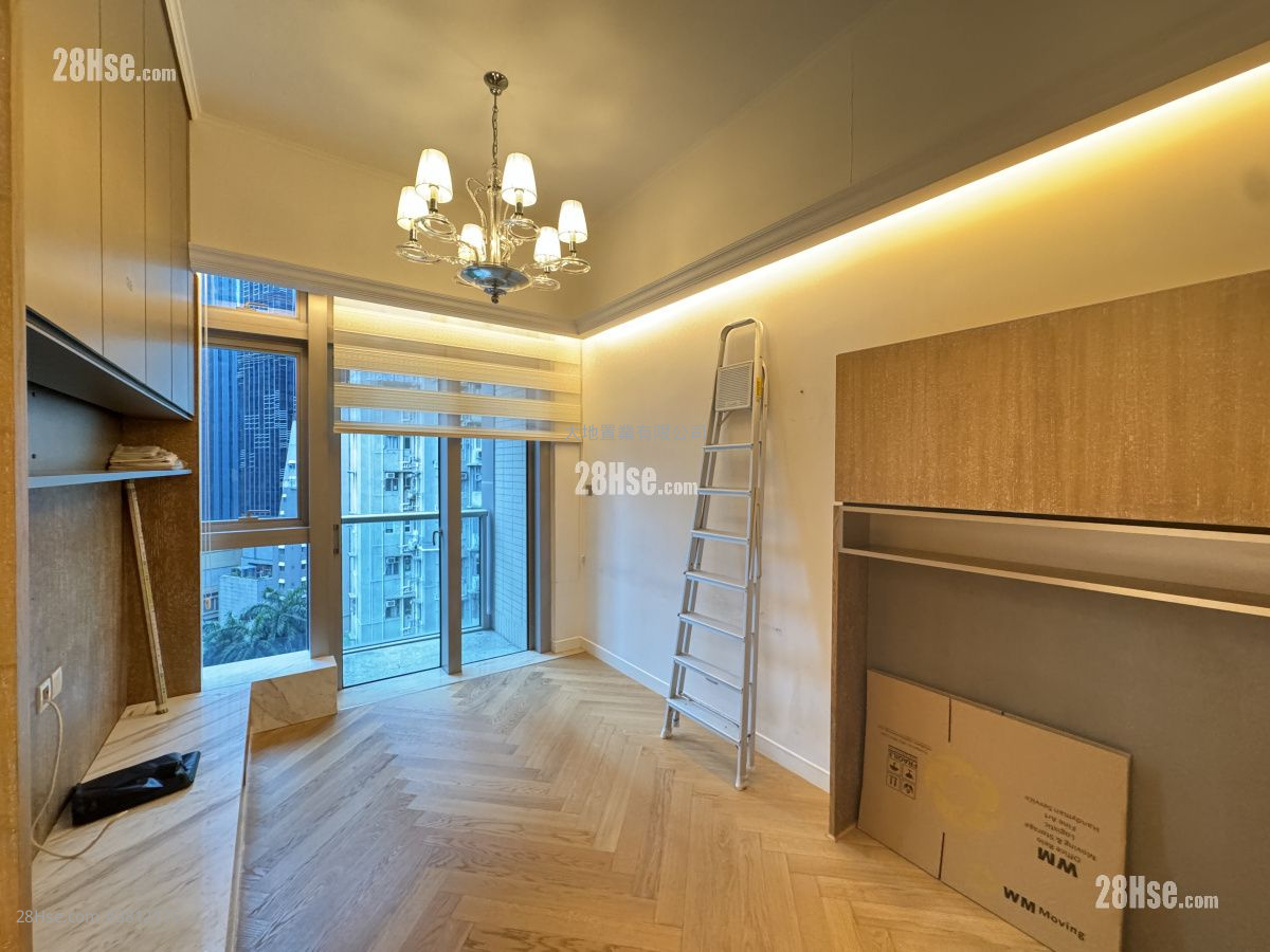 The Avenue Rental 2 Bedrooms 760 ft²