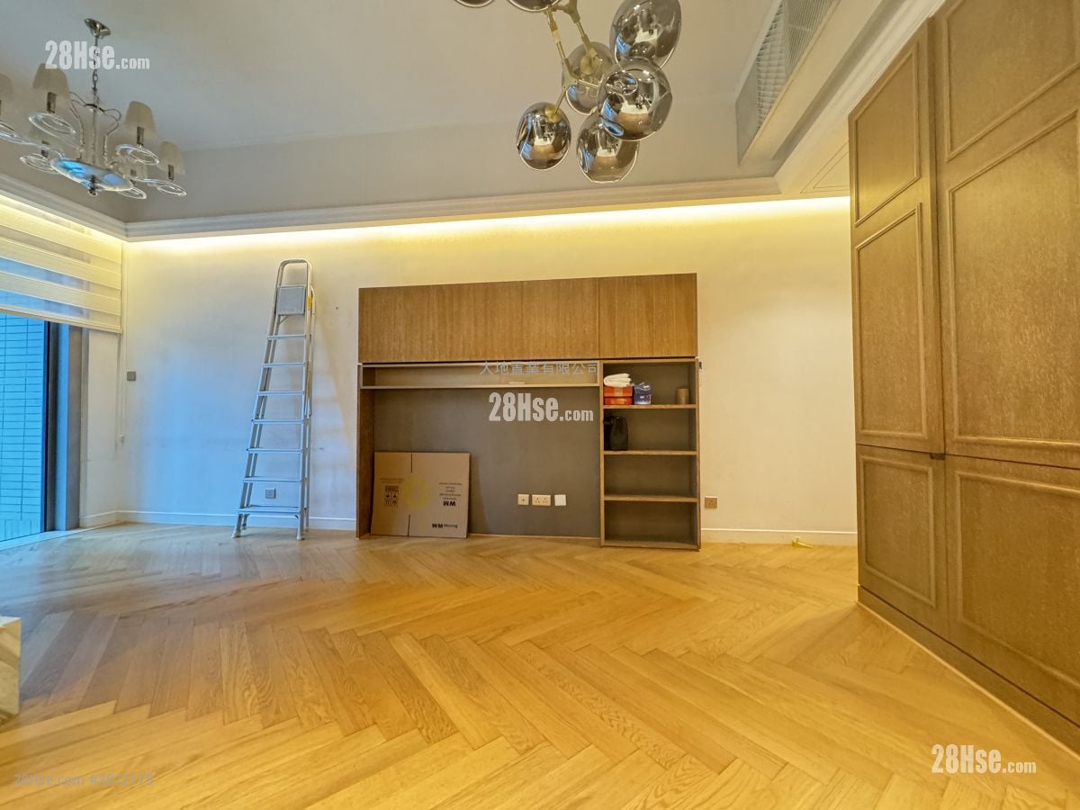 The Avenue Rental 2 Bedrooms 760 ft²