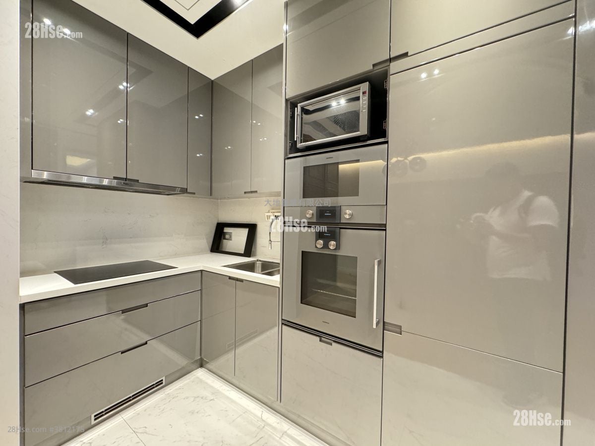 The Avenue Rental 2 Bedrooms 760 ft²