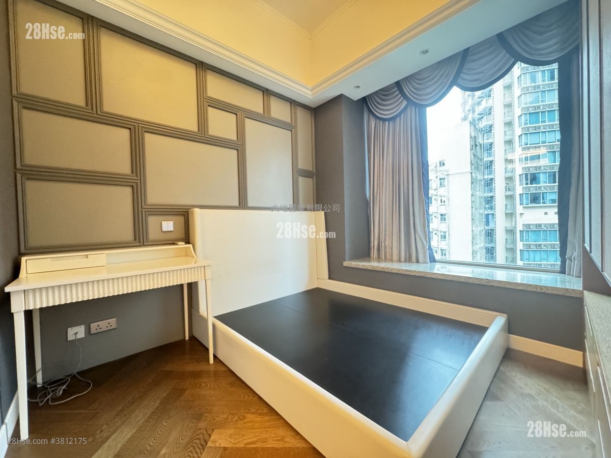 The Avenue Rental 2 Bedrooms 760 ft²