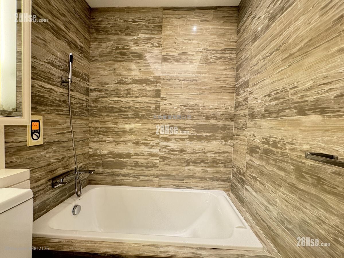 The Avenue Rental 2 Bedrooms 760 ft²