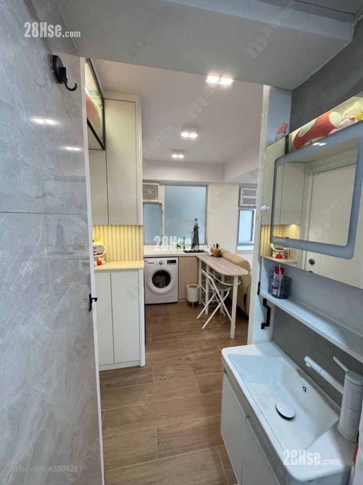 Man Bo Building Sell 2 Bedrooms 254 ft²