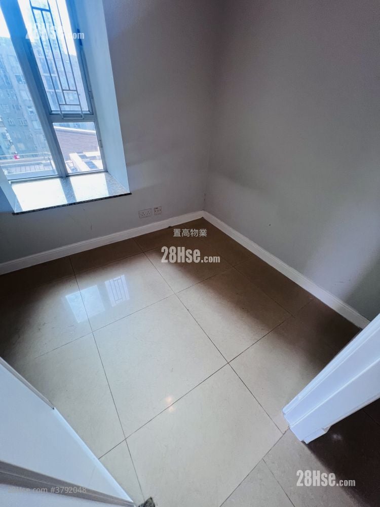 Sky Tower Sell 2 Bedrooms , 1 Bathroom 452 ft²